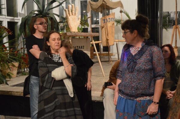 bettina-beres-jerzy-hanusek_pomnik-artysty_konteksty-2013-sokolowsko-fot-leszek-krutulski-16