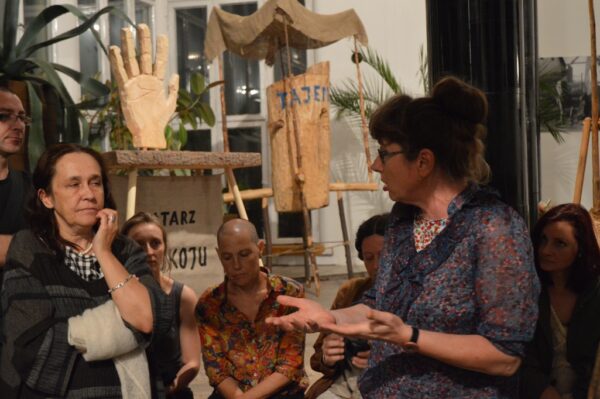 bettina-beres-jerzy-hanusek_pomnik-artysty_konteksty-2013-sokolowsko-fot-leszek-krutulski-18