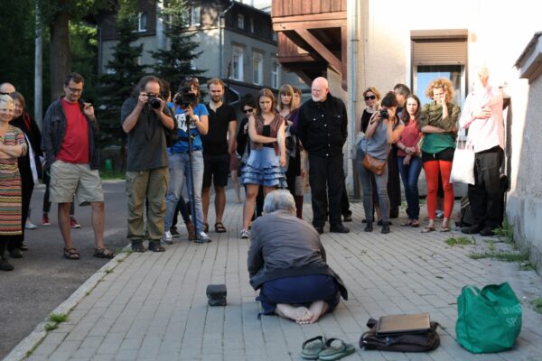 Koji Kamoji, Kamień i ja / Stone and Myself, Konteksty 2014 / Contexts 2014, Sokołowsko, fot. Marcin Polak/Jerzy Grzegorski