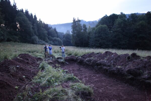martin_zet_mass_grave_konteksty_2014_contexts_fot_polak_grzegorski14