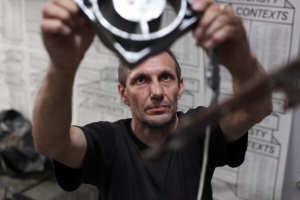 martin-janicek-utwor-na-oddech-konteksty-2013-sokolowsko-fot-jerzy-grzegorski-marcin-polak-1