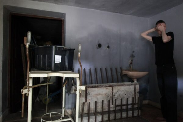 sandra-johnston_fissure_konteksty-2013-sokolowsko-fot-marcin-polak-jerzy-grzegorski-5