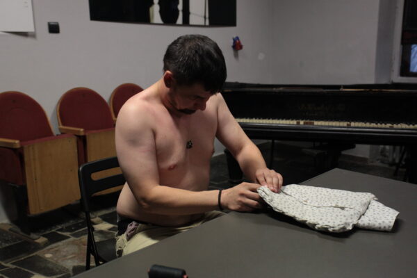 Igor Stahniv, performance Poza domem, Konteksty 2017, Sokołowsko, fot. Polak Grzegorski (12)