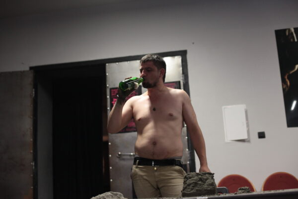 Igor Stahniv, performance Poza domem, Konteksty 2017, Sokołowsko, fot. Polak Grzegorski (47)