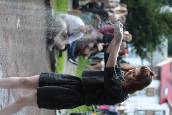 Jagoda Kozon, performance Wnikanie, Konteksty 2017, Sokołowsko, fot. Polak Grzegorski (101)