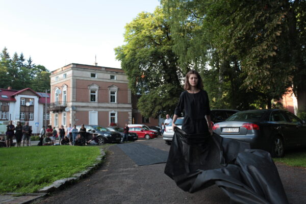 Jagoda Kozon, performance Wnikanie, Konteksty 2017, Sokołowsko, fot. Polak Grzegorski (9)