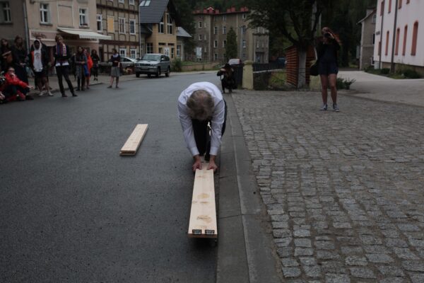 Janusz Bałdyga Performance Widok w okno 2017, Konteksty 2017, Sokołowsko, fot. Polak Grzegorski (15)