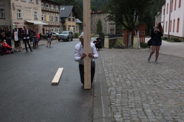 Janusz Bałdyga Performance Widok w okno 2017, Konteksty 2017, Sokołowsko, fot. Polak Grzegorski (16)