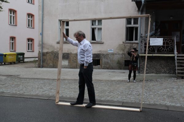 Janusz Bałdyga Performance Widok w okno 2017, Konteksty 2017, Sokołowsko, fot. Polak Grzegorski (27)