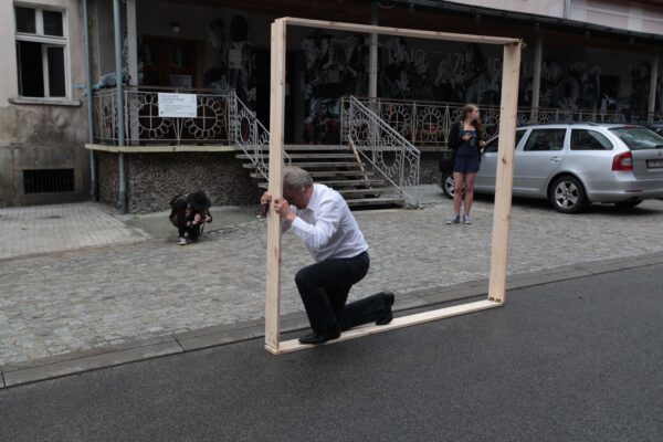 Janusz Bałdyga Performance Widok w okno 2017, Konteksty 2017, Sokołowsko, fot. Polak Grzegorski (31)