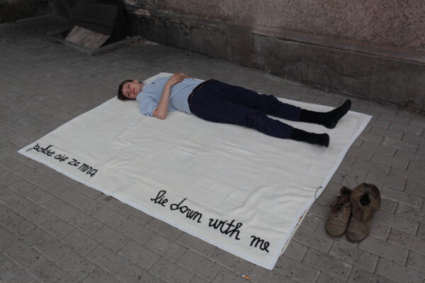 katharinajej, Performance lie down with me, Konteksty 2017, Sokołowsko, fot. Polak Grzegorski (2)