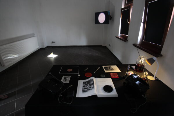 Katy Connor, Installation Blood Culture, Konteksty 2017, Sokołowsko, fot. Polak Grzegorski (23)