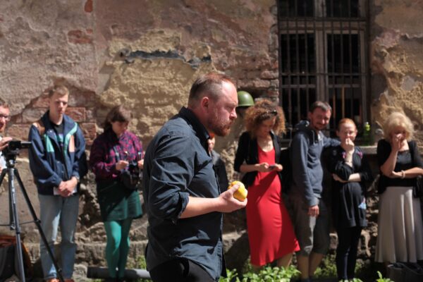 Oleksandr Maksymow, Performance Terytoria, aneksja, Konteksty 2017, Sokołowsko, fot. Polak Grzegorski (13)