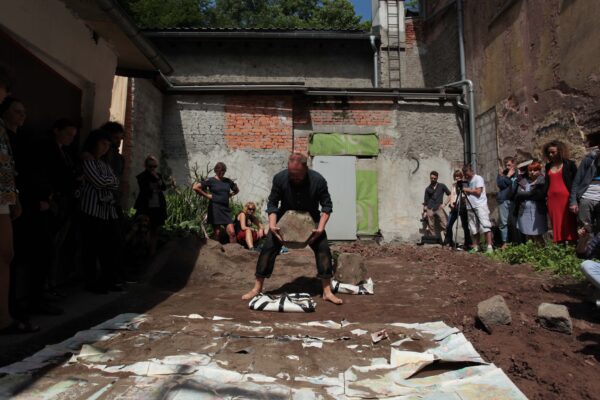 Oleksandr Maksymow, Performance Terytoria, aneksja, Konteksty 2017, Sokołowsko, fot. Polak Grzegorski (66)