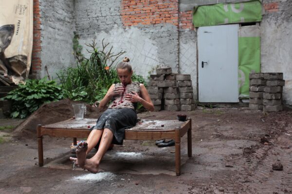 Olga Czychryk, Performance Ślad, Konteksty 2017, Sokołowsko, fot. Polak Grzegorski (104)