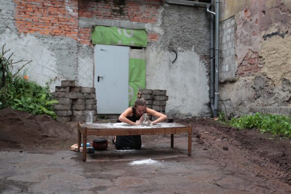 Olga Czychryk, Performance Ślad, Konteksty 2017, Sokołowsko, fot. Polak Grzegorski (71)