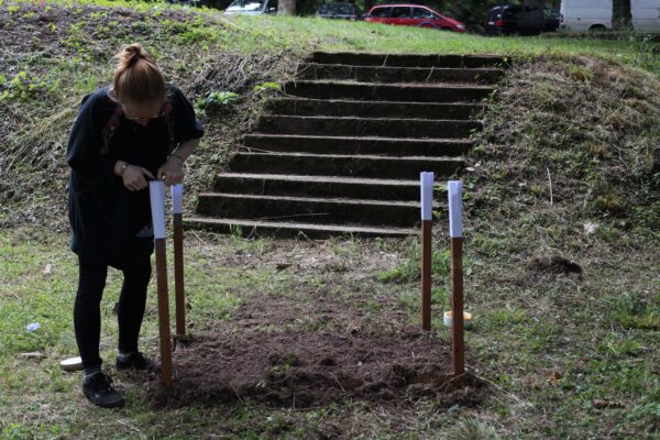 Zofia Kuligowska, Performance Nie można wysłać pustej wiadomości, Konteksty 2017, Sokołowsko, fot. Polak Grzegorski (45)