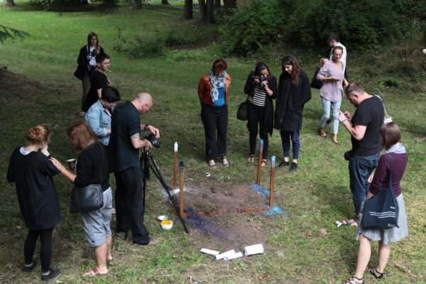 Zofia Kuligowska, Performance Nie można wysłać pustej wiadomości, Konteksty 2017, Sokołowsko, fot. Polak Grzegorski (71)