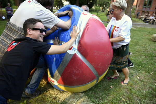 Wielka piłka Wykwitexu fot. Kazimierz Ździebło