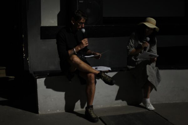 Andrea Pagnes (VestAndPage) Performances at the Core of the Looking-Glass fot. Gabriela Benkol Gamrowska